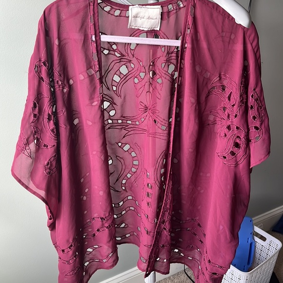 Like new burgundy kimono cover. One size fits all that fits like a large/medium. - Picture 3 of 3